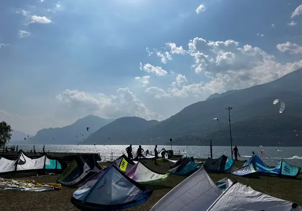 Riderjona: Scuola kitesurf sul Lago di Como e Riparazione Kite